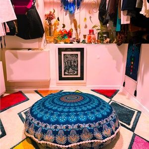 Meet your Posher, April